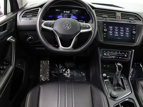 Used 2024 Volkswagen Tiguan SE AWD/4WD image 14