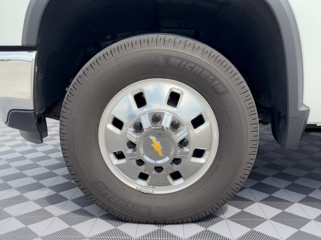 Used 2025 Chevrolet Silverado 3500 LTZ w/ LTZ Convenience Package AWD/4WD image 13