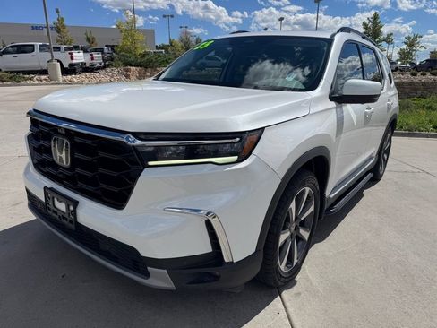 Used 2023 Honda Pilot Elite image 3