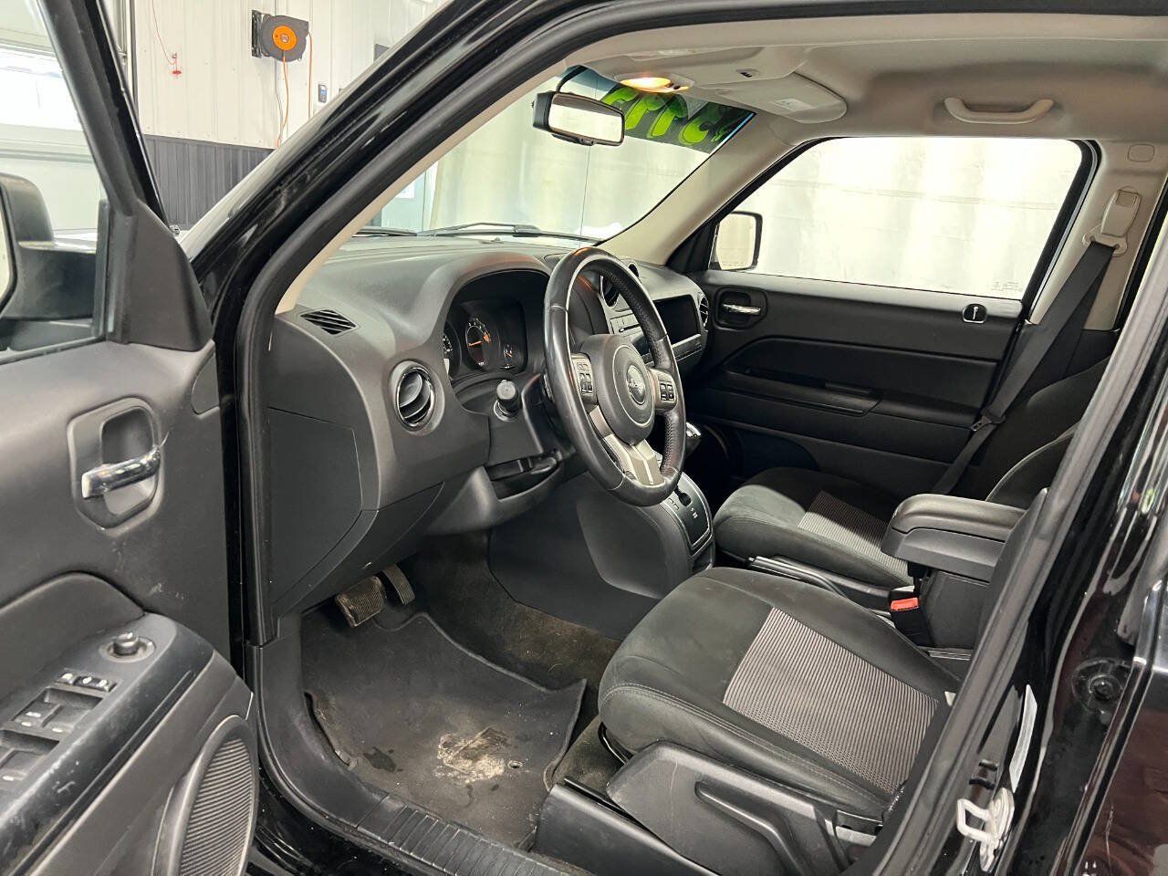 Used 2016 Jeep Patriot Latitude AWD/4WD image 7