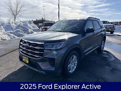 Used 2025 Ford Explorer Active image 3