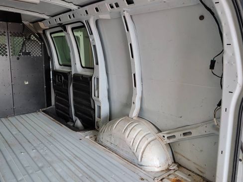 Used 2007 Chevrolet Express 1500 RWD image 25