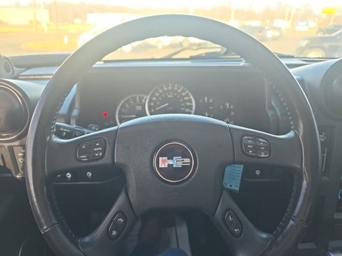 Used 2005 HUMMER H2 SUT w/ Preferred Equipment Group image 25