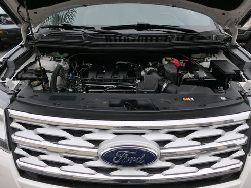 Used 2019 Ford Explorer XLT w/ Equipment Group 202A FWD image 29