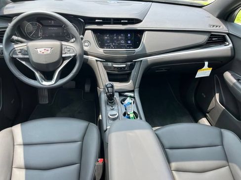 Used 2025 Cadillac XT6 Luxury FWD image 30