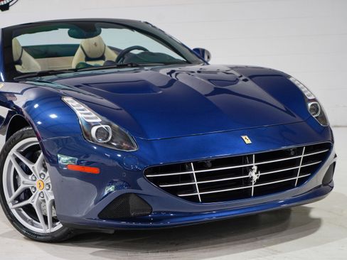 Used 2016 Ferrari California T RWD image 25