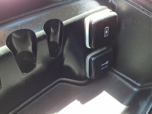 Used 2023 Chrysler Pacifica Limited FWD image 7