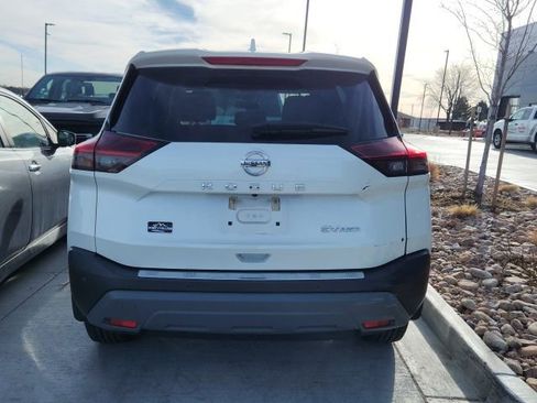 Used 2021 Nissan Rogue SV image 3