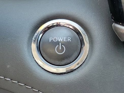 Used 2023 Toyota Highlander XLE image 28