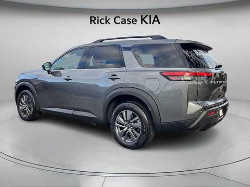 Used 2025 Nissan Pathfinder SV image 8