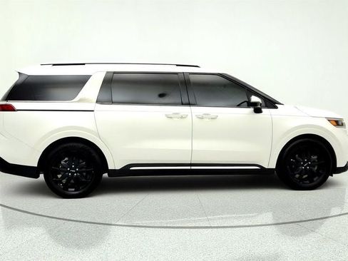 Used 2024 Kia Carnival SX Prestige FWD image 4
