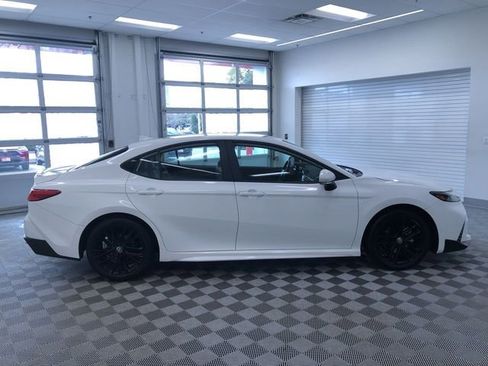 Used 2025 Toyota Camry SE image 27