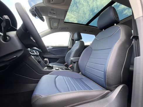 New 2025 Volkswagen Taos SEL image 10