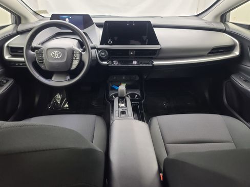 Used 2025 Toyota Prius LE image 19