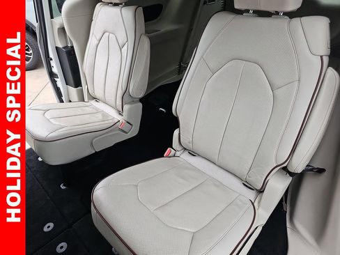 Used 2017 Chrysler Pacifica Limited w/ UConnect Theater Package image 15