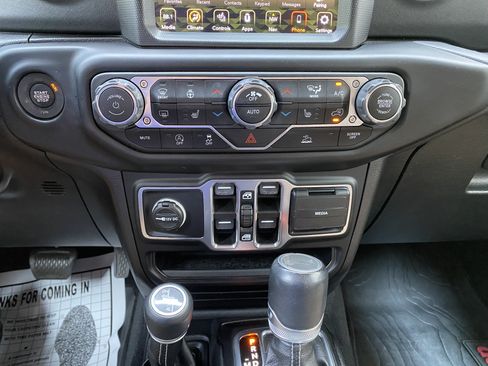 Used 2021 Jeep Wrangler Unlimited Sahara AWD/4WD image 28