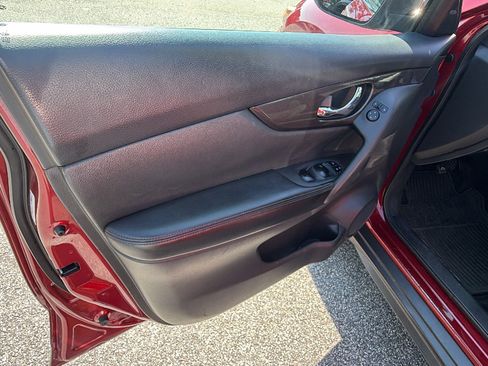 Used 2019 Nissan Rogue SV AWD/4WD image 14