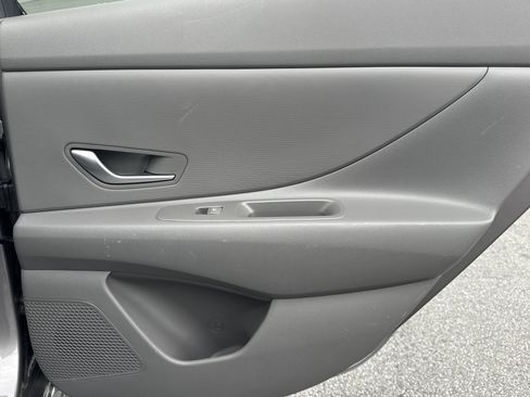 Used 2023 Hyundai Elantra SE image 19