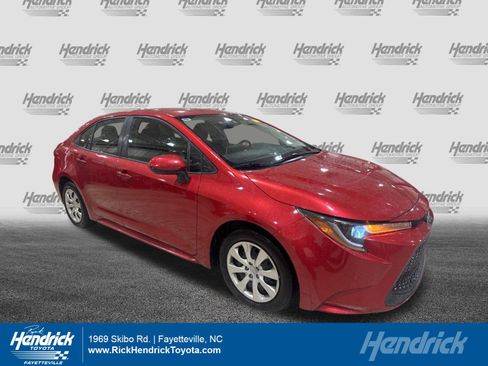 Used 2021 Toyota Corolla LE FWD image 1