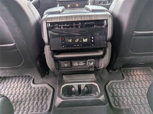 Certified 2024 Jeep Wagoneer Series III image 27