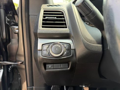 Used 2019 Ford Explorer XLT w/ Equipment Group 202A AWD/4WD image 22