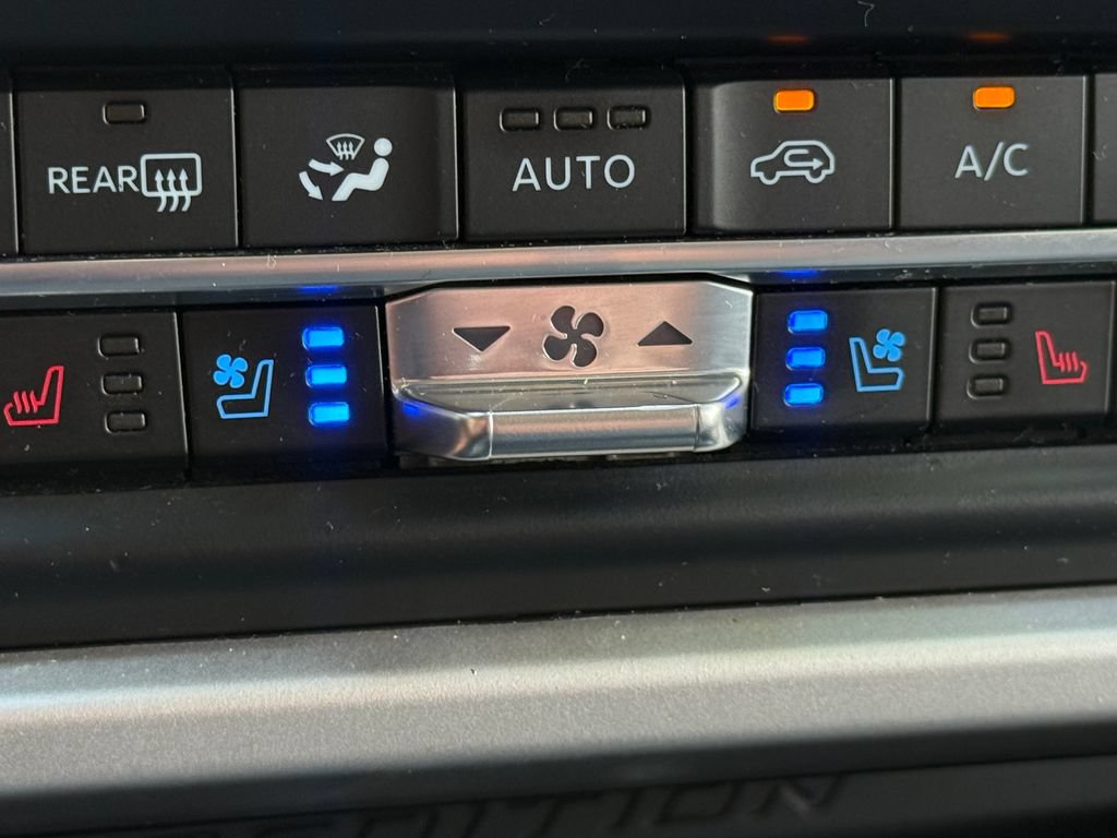 Used 2024 Ford Expedition XLT RWD image 4