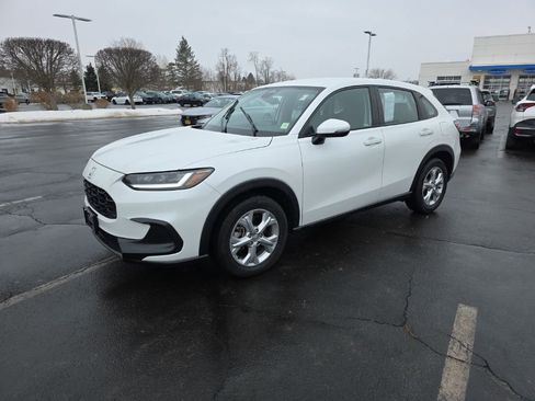 Certified 2023 Honda HR-V LX image 3