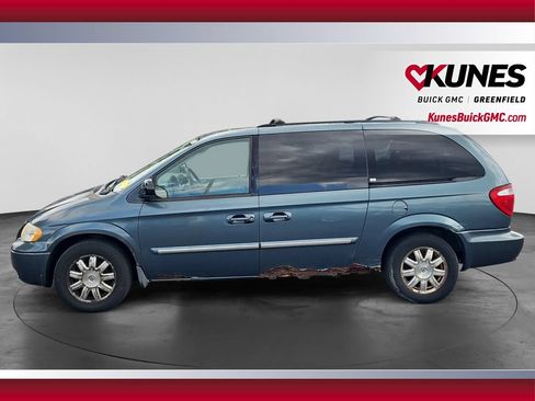 Used 2006 Chrysler Town & Country Touring FWD image 7