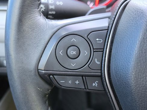 Used 2022 Toyota Camry XSE image 17