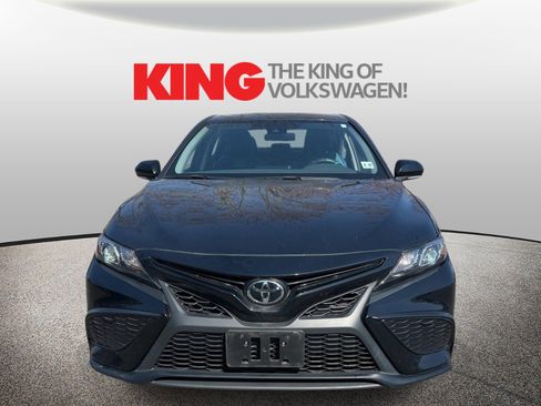 Used 2022 Toyota Camry SE image 4