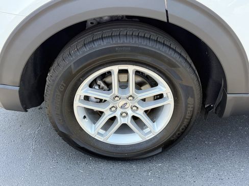 Certified 2025 Ford Explorer Active RWD image 38