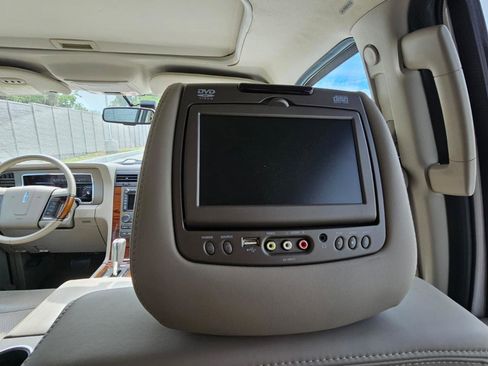 Used 2012 Lincoln Navigator L 2WD image 24