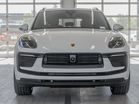 Used 2023 Porsche Macan AWD/4WD image 11