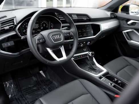 Certified 2025 Audi Q3 2.0T Premium w/ Convenience Package image 10