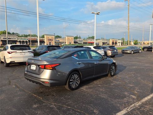 Used 2024 Nissan Altima 2.5 SV FWD image 27