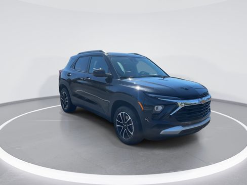 Used 2024 Chevrolet TrailBlazer LT AWD/4WD image 2