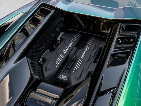 Used 2024 Lamborghini Revuelto AWD/4WD image 38