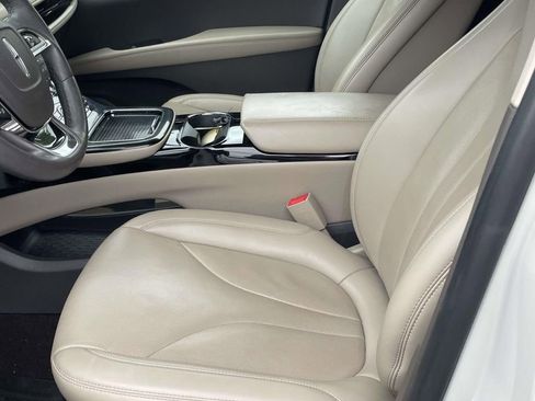 Used 2022 Lincoln Nautilus Reserve AWD/4WD image 9