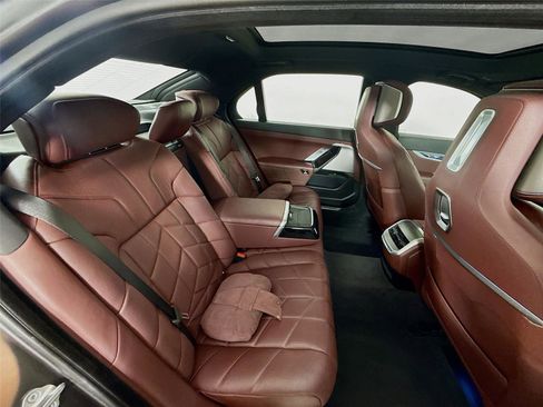 Used 2023 BMW 740i w/ Executive Package RWD image 20