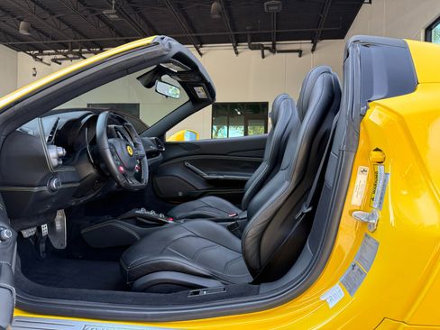 Used 2018 Ferrari 488 Spider image 31