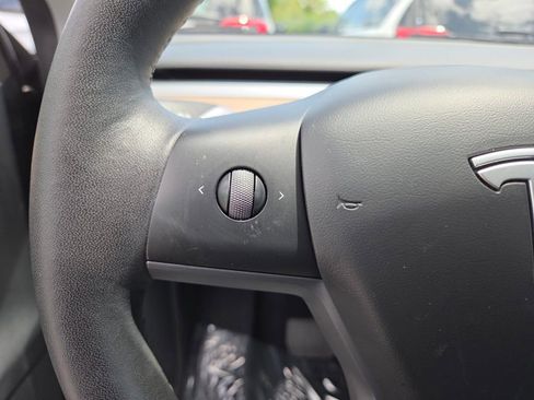 Used 2024 Tesla Model Y 2WD image 29