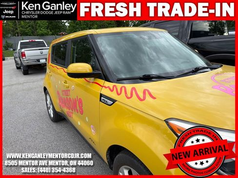 Used 2016 Kia Soul + FWD image 12