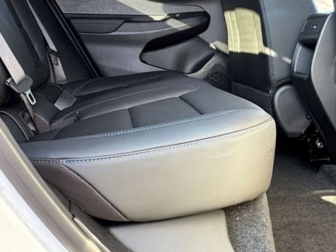 Used 2025 Buick Envista Sport Touring image 25