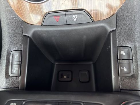 Used 2019 GMC Acadia SLE FWD image 16