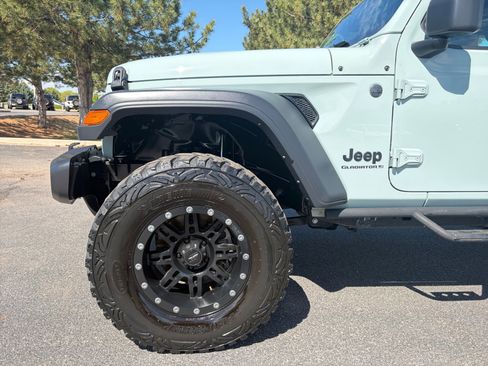 Used 2023 Jeep Gladiator Sport AWD/4WD image 10