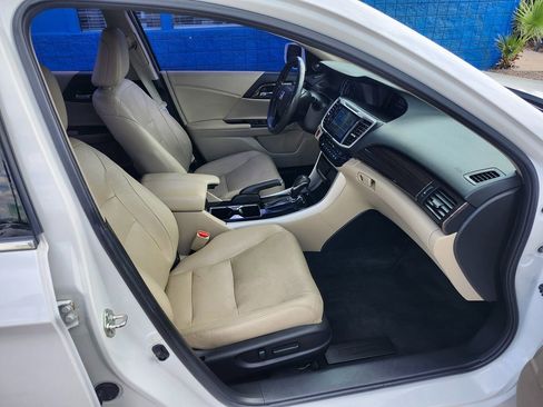 Used 2017 Honda Accord Touring image 17