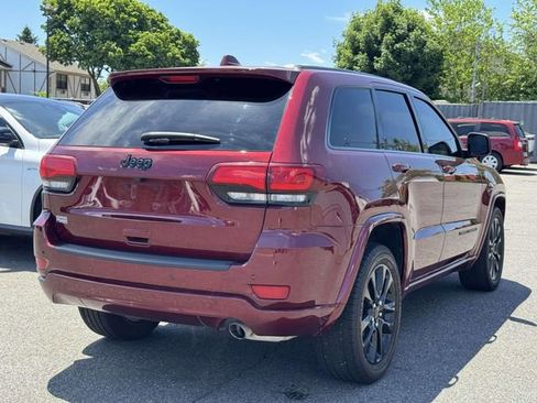 Used 2021 Jeep Grand Cherokee Laredo X RWD image 9