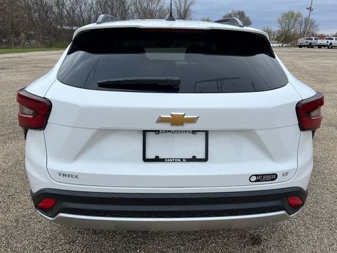 New 2026 Chevrolet Trax LT w/ LT Convenience Package FWD image 4