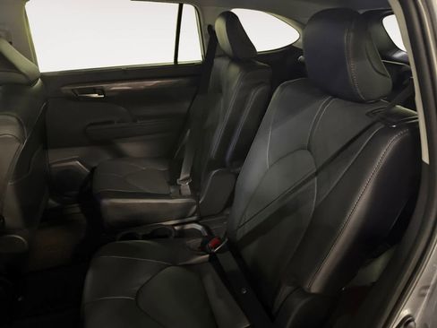 New 2026 Toyota Highlander Platinum image 13