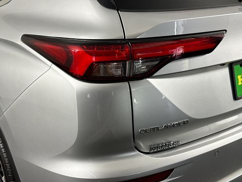 Used 2023 Mitsubishi Outlander SE Black Edition FWD image 36